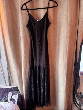 Sabbi Black Lace-Trim Maxi Slip Dress with Spaghetti Straps